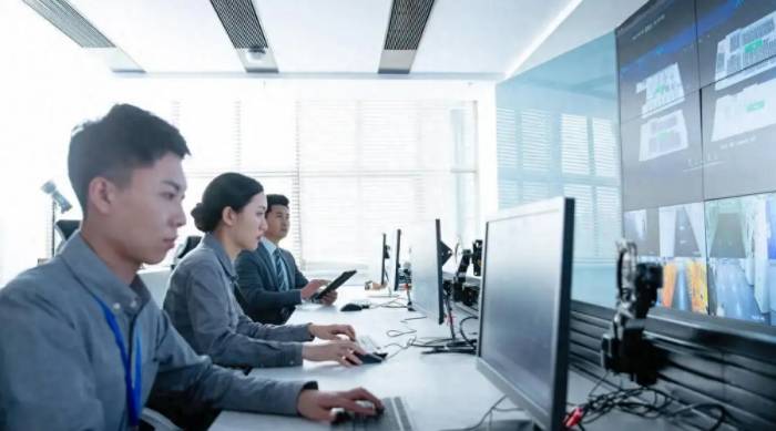 In the information industry, how does "parasitic development" erode project qual